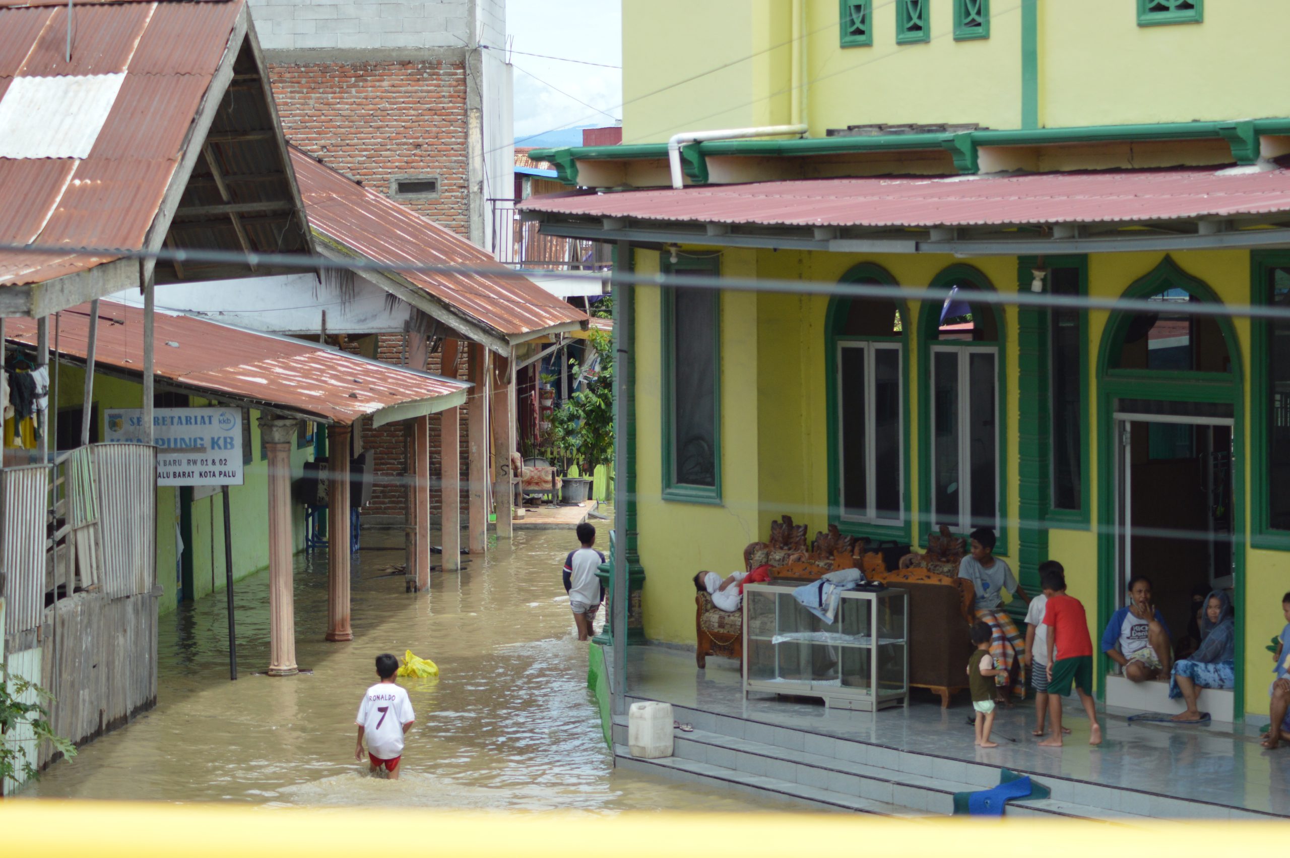 Mesjid di sekitar lokasi jembatan III Palu terendam banjir 